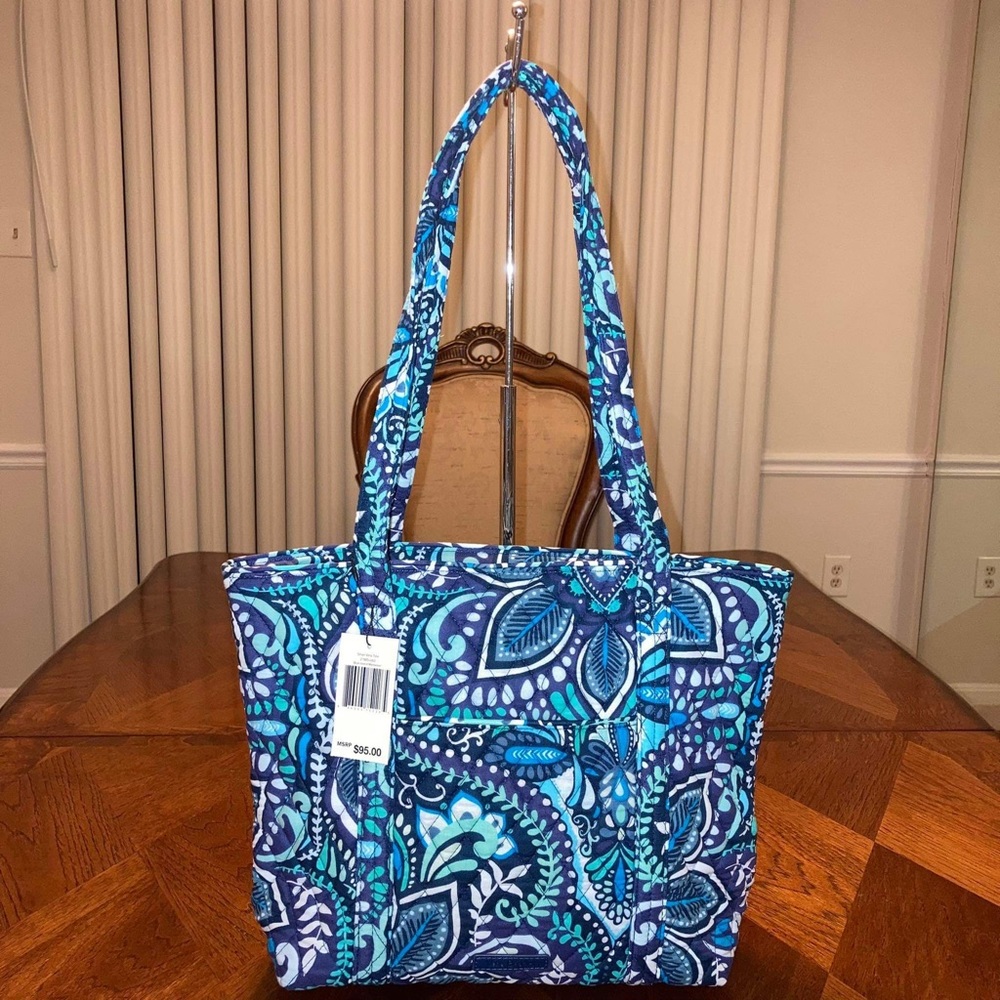 NWT VERA BRADLEY Small Vera Tote Blue Island Medallion